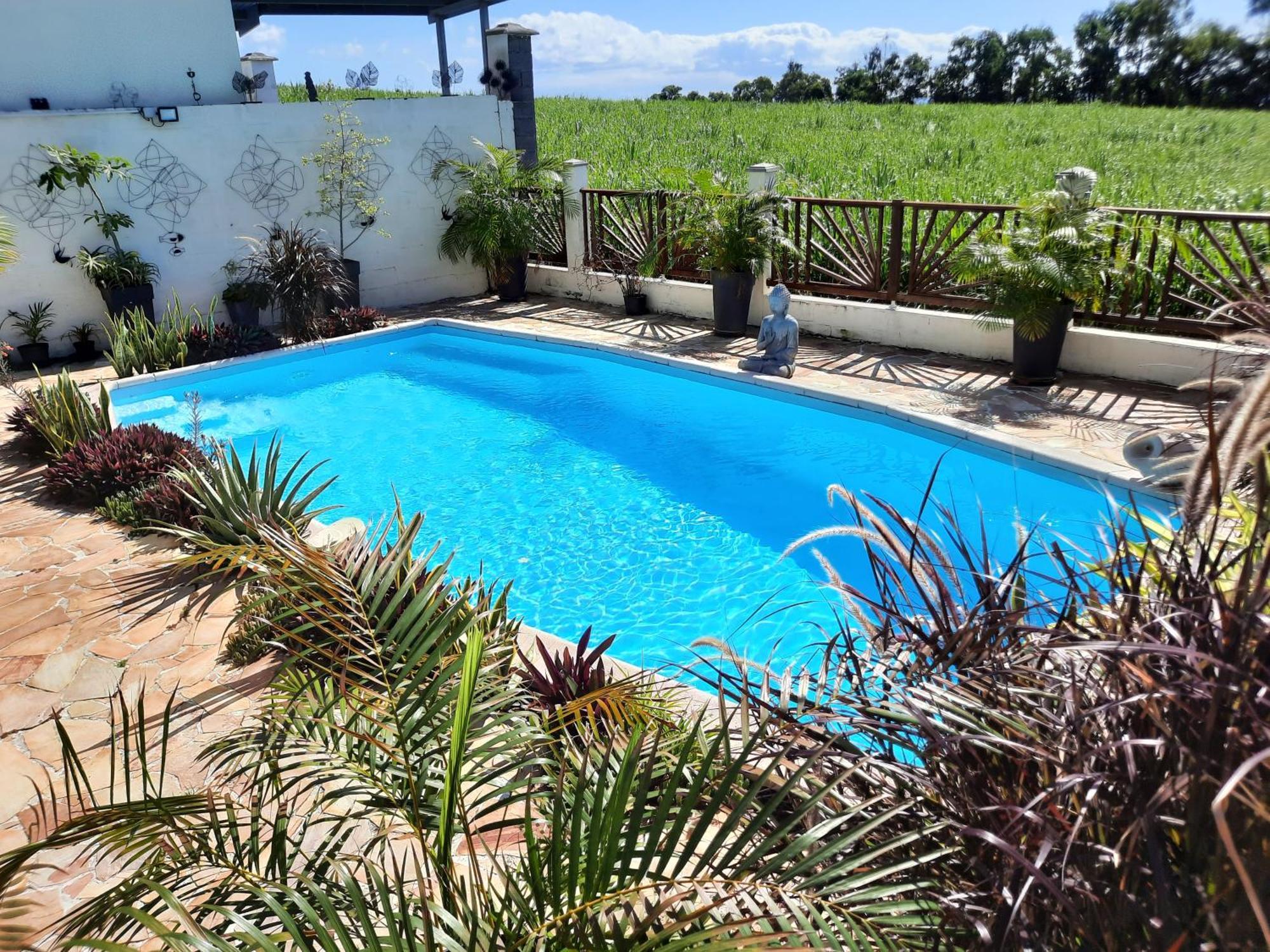 Joli Appartement, Piscine, Jacuzzi Sainte-Suzanne Dış mekan fotoğraf